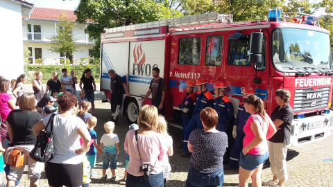 Feuerwehr besucht Bücherkiste